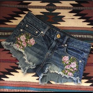 American Eagle AEO Jean Embroidery Short Shorts 00